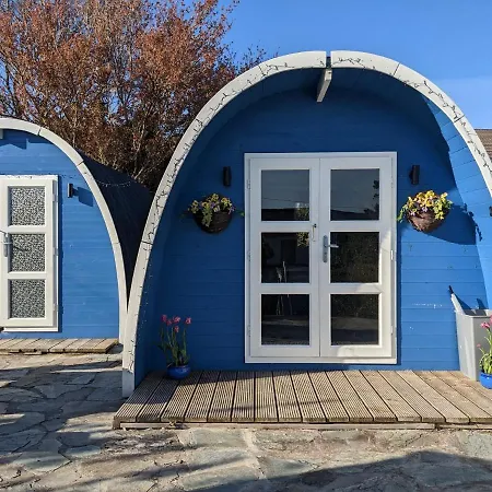 A House And A Half On Beara Peninsula 卡斯尔敦贝尔